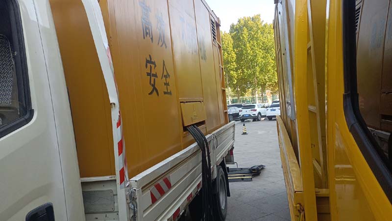 新都如何判断柴油发电机组和UPS电源的切换时间是否符合要求？