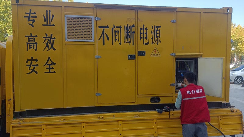 新都柴油发电机组和UPS电源配合使用时，如何避免切换过程中的电力中断？